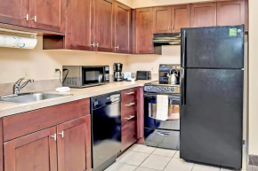 King Bed Apartment - Pool & Hot Tub - Near Universal Studios